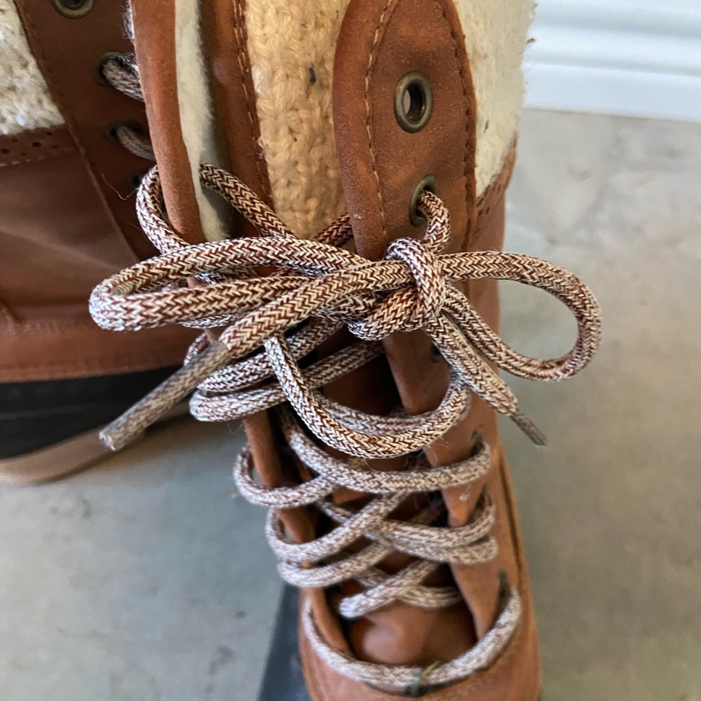 Brown snow boots size 8 - Picture 5 of 7
